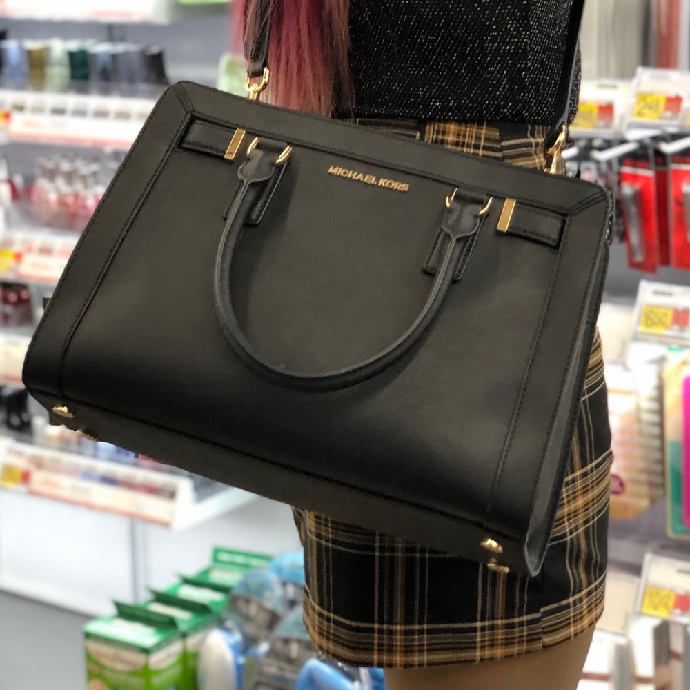 π₯Moving to @the_bag_guyπ₯Michael Kors - Dillon Saffiano Satchel-Black/Gold - Picture 8 of 16